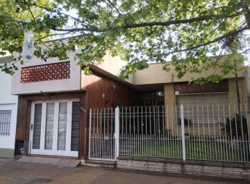 Casa · 202m² · 4 Ambientes · 1 Cochera · Casa 4 Amb. Temperley.