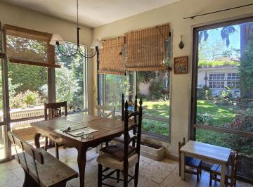 Casa · 230m² · 5 Ambientes · 2 Cocheras · Venta Casa con Jardín en Doble Lote de 651 M5, en Martín Rodríguez Al 3700, Carapachay