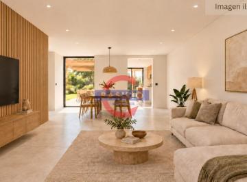 Casa · 150m² · 4 Ambientes · 1 Cochera · Venta Casa a Estrenar 4 Ambientes a Estrenar con Jardín, Suite con Vestidor y Cochera – Martínez