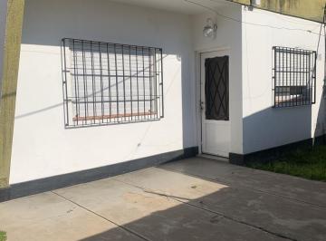 PH · 27m² · 3 Ambientes · Alquiler de PH Tipo Casa 3 Ambientes en Hurlingham
