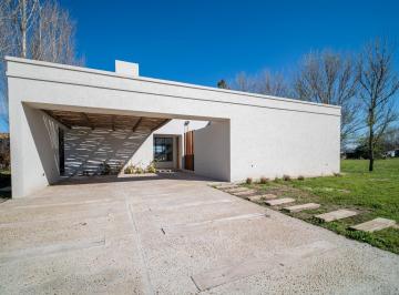Casa · 260m² · 6 Ambientes · 2 Cocheras · Casa en Barrio Cerrado. Estancia La Rinconada