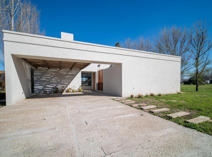 Casa · 260m² · 6 Ambientes · 2 Cocheras