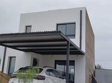 Casa · 125m² · 3 Ambientes · 1 Cochera · Alquiler Duplex en Docta Av 3, Malagueño