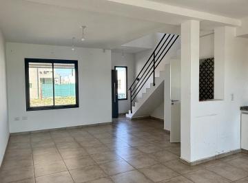 Casa · 125m² · 3 Ambientes · 1 Cochera · Alquiler Duplex en Docta Av 3, Malagueño