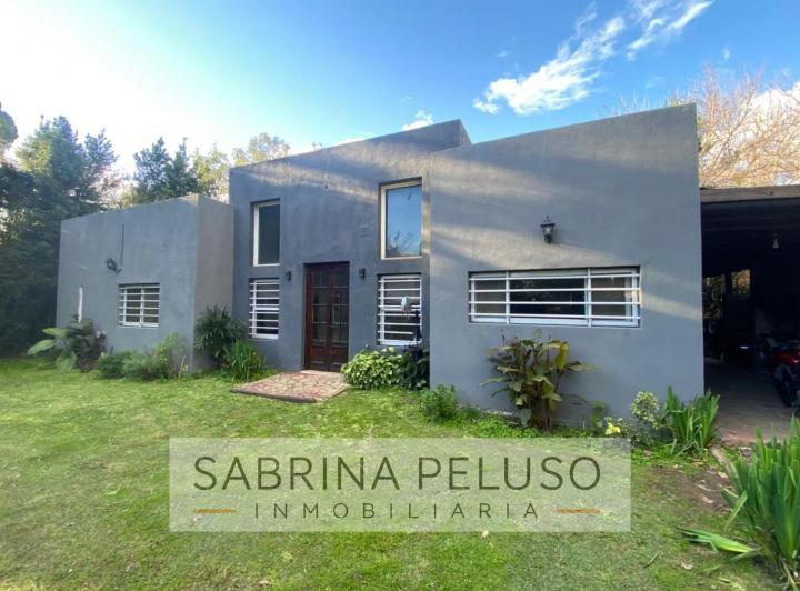 Casa · 1100m² · 4 Ambientes · 1 Cochera