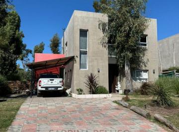 Casa · 163m² · 5 Ambientes · 1 Cochera · Casa en Venta en Alvarez del Bosque