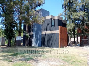 Casa · 121m² · 4 Ambientes · 2 Cocheras · Venta Casa Minimalista de 4 Amb en Complejo Cerrado Altos del Monte