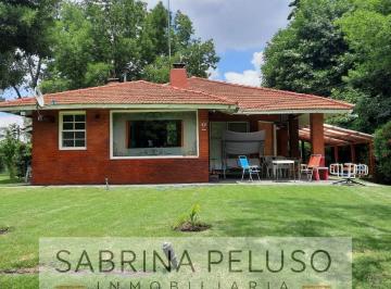 Casa · 120m² · 6 Ambientes · 3 Cocheras · Venta de Casa en Merlo