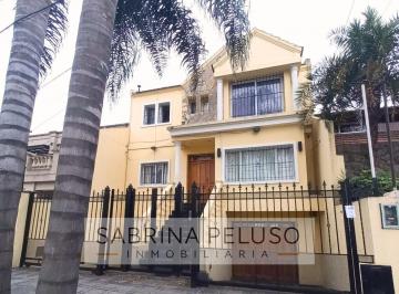Casa · 374m² · 6 Ambientes · 2 Cocheras · Venta Casa Castelar Norte