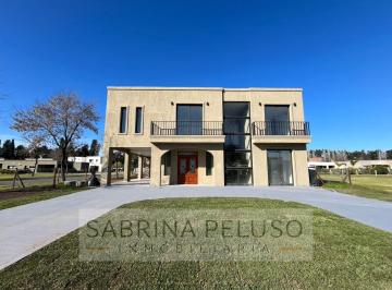 Casa · 236m² · 5 Ambientes · Casa en Prados del Oeste