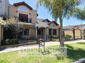 Casa · 368m² · 7 Ambientes · 2 Cocheras · Casa Venta Ituzaingo