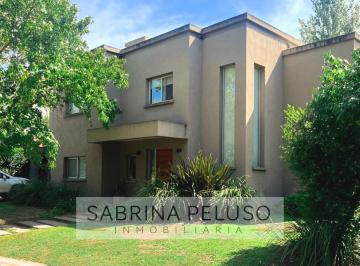 Casa · 248m² · 6 Ambientes · 4 Cocheras · Venta Casa El Casco de Moreno