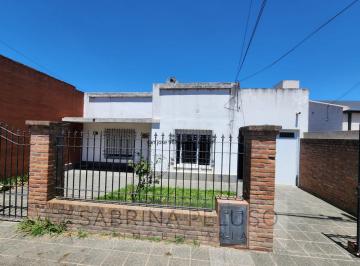 Casa · 83m² · 3 Ambientes · 3 Cocheras · Casa en Venta en Pueblo Nuevo
