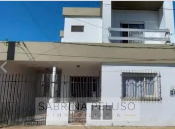 Casa · 153m² · 4 Ambientes · 1 Cochera · Casa 4 Amb en Villa Sarmiento - Haedo