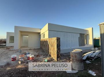 Casa · 175m² · 4 Ambientes · 1 Cochera · Casa en Prados del Oeste
