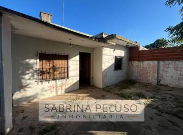 Casa · 211m² · 4 Ambientes · 1 Cochera · Casa Venta Moreno
