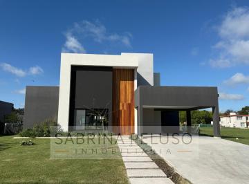 Casa · 209m² · 4 Ambientes · 1 Cochera · Casa en Venta Prados del Oeste 4 Ambientes con Pileta Quincho y Cochera