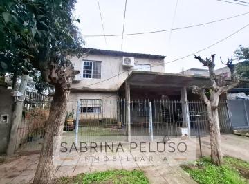 Casa · 70m² · 6 Ambientes · 1 Cochera · Venta Casa Moreno