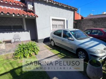 Casa · 82m² · 3 Ambientes · 1 Cochera · Venta Casa Moron