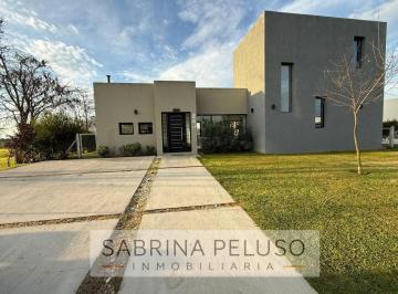 Casa · 155m² · 4 Ambientes · 1 Cochera · Casa en Prados del Oeste