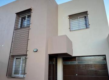 Casa de 8 ambientes, Córdoba · Alquiler Dúplex Tres Dorm. a Estrenar
