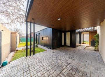 Casa · 70m² · 4 Ambientes · 2 Cocheras · Casa 2 Dorm. y Comodin en Fisherton