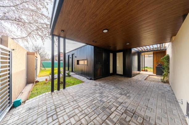 Casa · 70m² · 4 Ambientes · 2 Cocheras