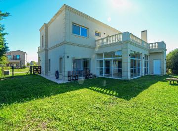 Casa · 212m² · 4 Ambientes · 4 Cocheras · Venta Casa 4 Ambientes 212,47 m² Jardin Parrilla Barrio Los Talas Canning