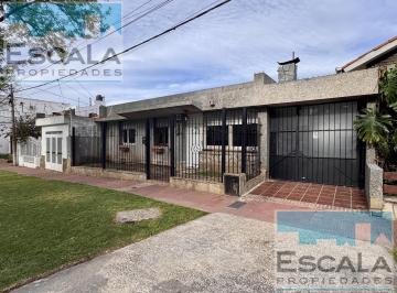 Casa · 153m² · 4 Ambientes · 2 Cocheras · Casa de 3 Dorm. con Cochera en Venta Alberdi