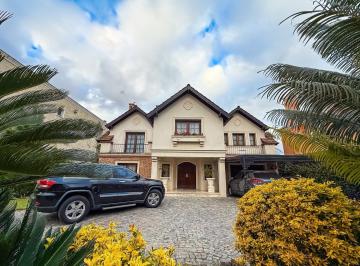 Casa · 513m² · 10 Ambientes · 4 Cocheras · Casa en Venta en Exclusivo Barrio Cerrado Bahía del Sol, 3 Plantas, Pileta y Muelle