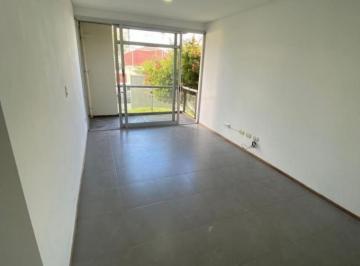 Departamento · 54m² · 2 Ambientes · 1 Cochera · Retasado! Depto de 1 Dorm. C/ Cochera en Roca y Garibaldi