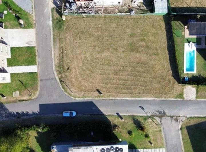 Terreno · 733m²