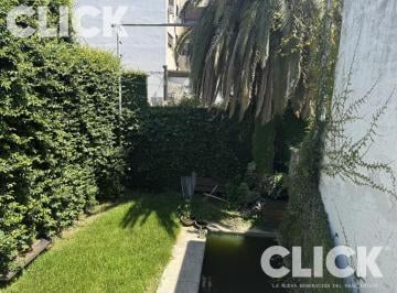 Casa · 230m² · 5 Ambientes · 1 Cochera · Casa en Alquiler de 5 Ambientes con Pileta y Cochera!