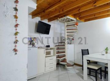 PH · 96m² · 4 Ambientes · PH en Venta Zona Abasto, con Entrepiso, Hall de Entrada y Pequeña Terraza. 4 Ambientes.
