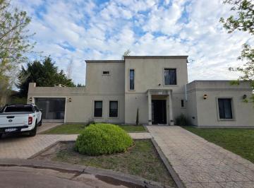 Quinta vacacional · 180m² · 4 Ambientes · 3 Cocheras · Quinta en Canning (Ezeiza)