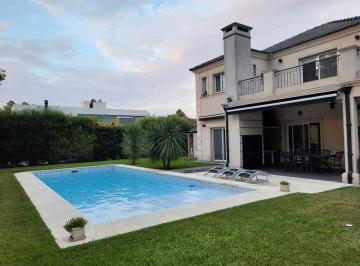 Casa de 6 ambientes, Esteban Echeverría · Casa en Venta C/ Cochera en El Centauro Canning. Apto Crédito