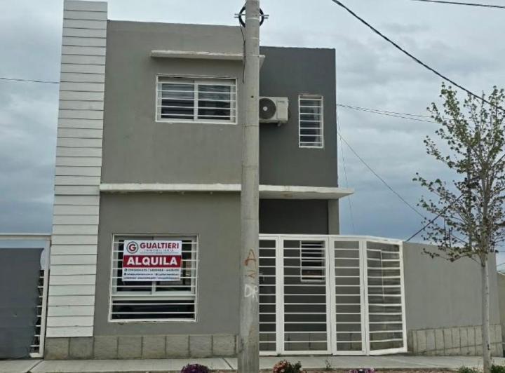 Casa · 4 Ambientes · 1 Cochera