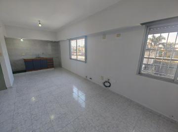 Departamento · 55m² · 3 Ambientes · Depatamento en 1° Piso Al Frente con 2 Dorm.