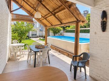 Casa · 175m² · 4 Ambientes · 5 Cocheras · Venta Casa Parque Pileta Quincho Cochera Permuta