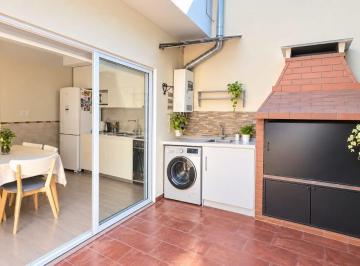 Casa · 77m² · 4 Ambientes · 1 Cochera · Casa 4 Ambientes en Venta Mataderos con Cochera