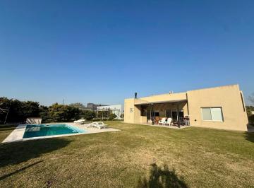 Casa · 140m² · 4 Ambientes · 2 Cocheras · Casa en Alquiler Barrio Santa Juana Canning