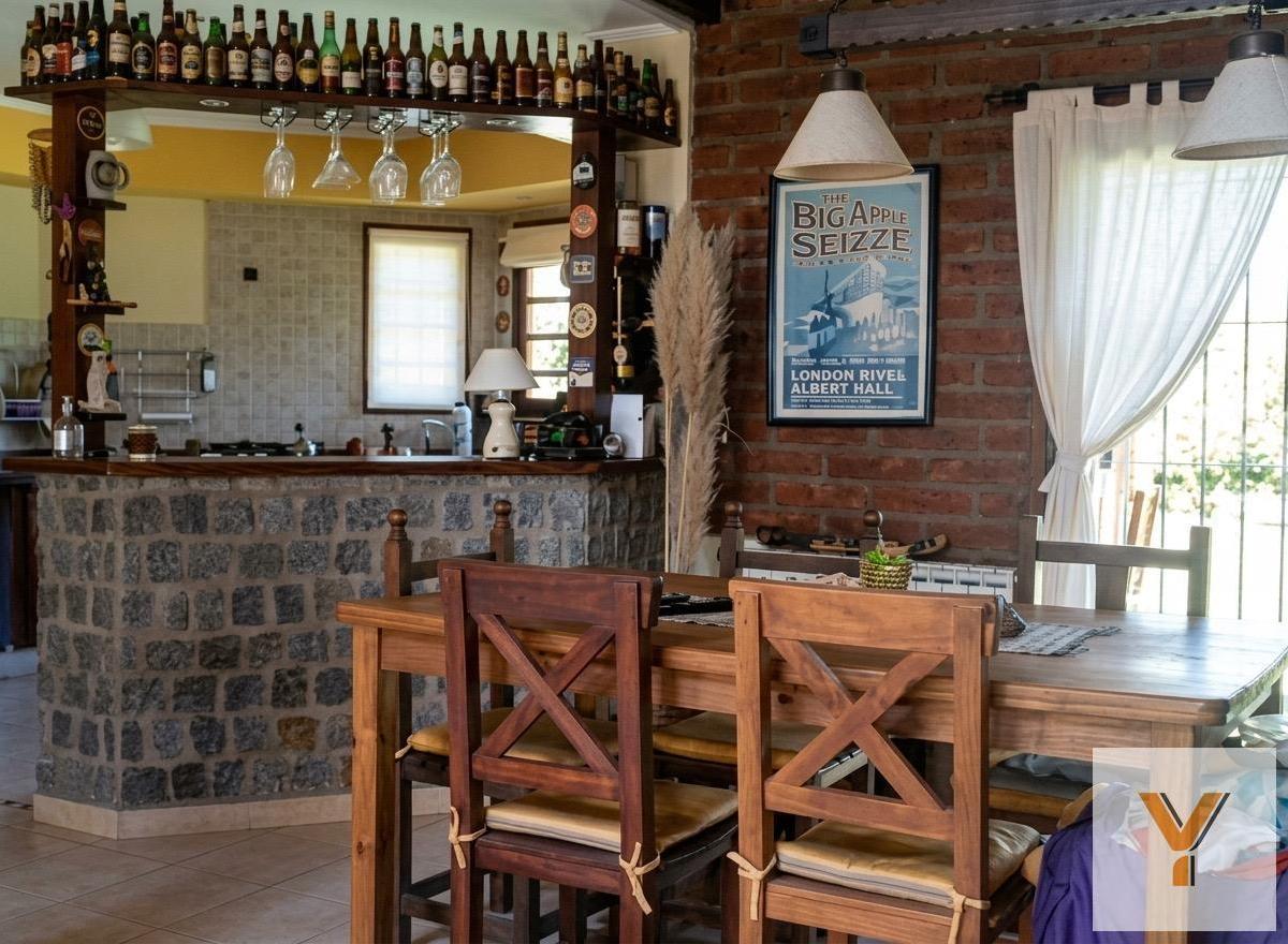 Casa de 2 Dormitorios 2 Baños en venta sobre calle Los Alamos