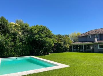 Casa · 800m² · 5 Ambientes · 2 Cocheras · Casa en Alquiler de Verano
