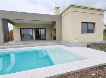 Casa · 140m² · 4 Ambientes · 3 Cocheras · Casa a Estrenar en Una Planta con 3 Dorm. y Pileta – Santa Elisa, Pilar del Este