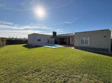 Casa · 320m² · 4 Dormitorios · 2 Cocheras · Casa en Maipu