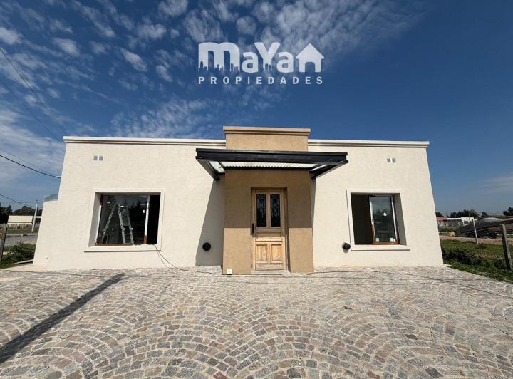 Casa · 115m² · 3 Ambientes · 2 Cocheras