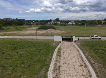 Terreno , San Miguel · Lote en Barrio con Porton