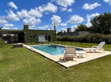 Casa · 80m² · 3 Ambientes · 1 Cochera · Hermosa y Luminosa Casa en Coronel Brandsen