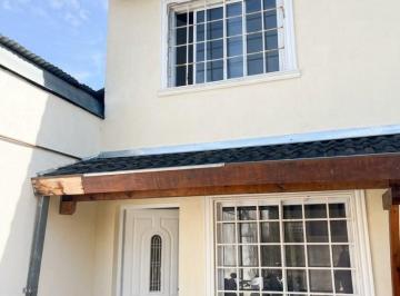 Casa · 80m² · 4 Ambientes · 1 Cochera · Venta Duplex en Complejo Cerrado con Patio y Cochera