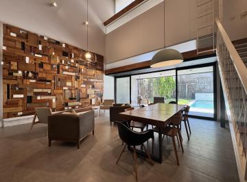 Casa · 190m² · 6 Ambientes · 2 Cocheras · Casa 3 Dorm. de Diseño, Cochera Doble y Pileta
